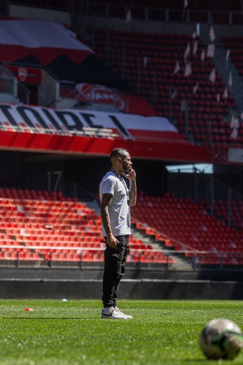 Karim Ben Delal président RADIO R2V au stade du Hainaut pour le jubilé de Rudy Mater